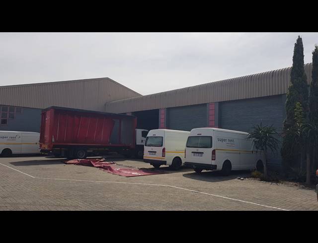 2,000M² FACTORY RENTED IN SAXENBURG PARK 1